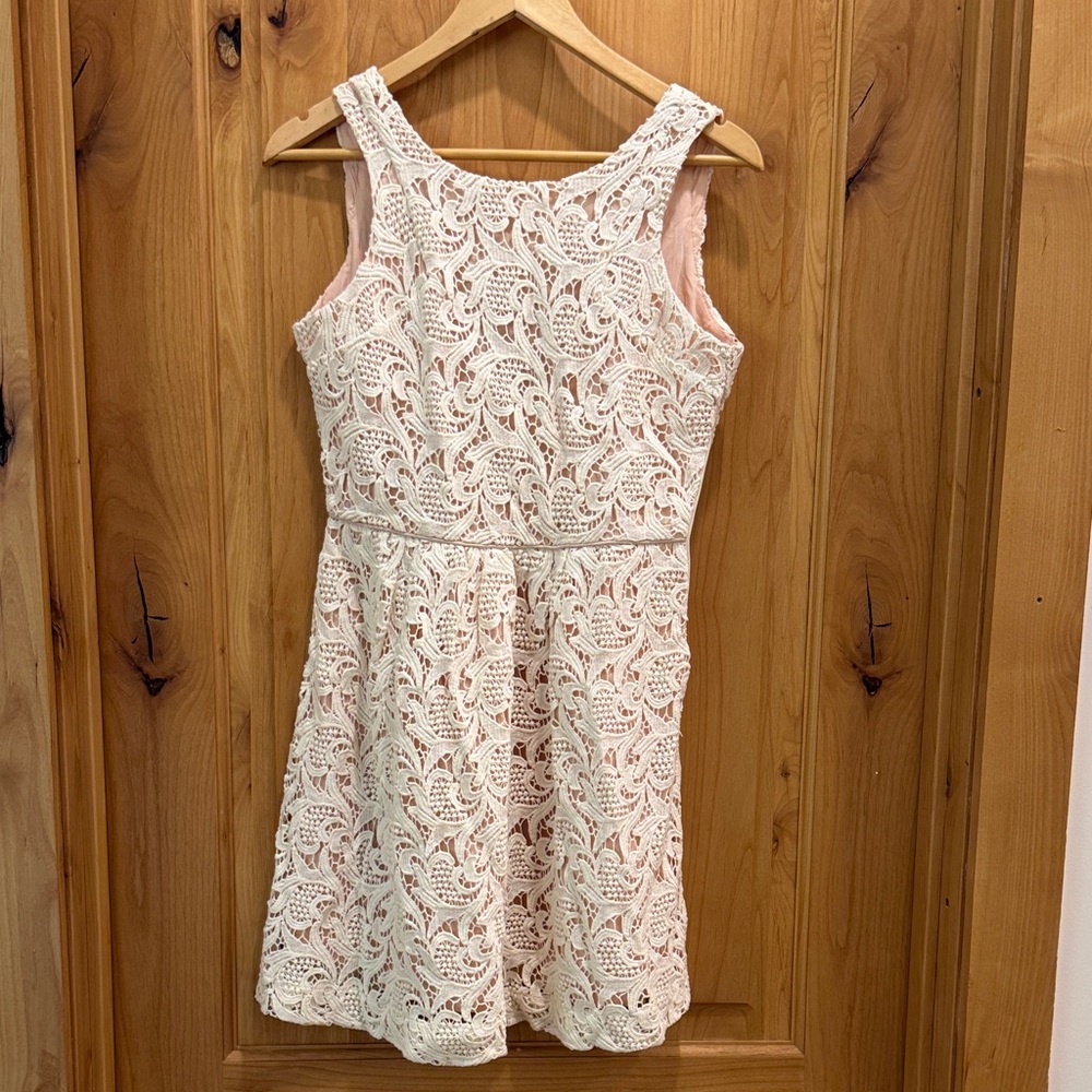 The Letter Cream Fabric Detail